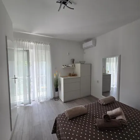 Bed & Breakfast Sobe Sotic 4*