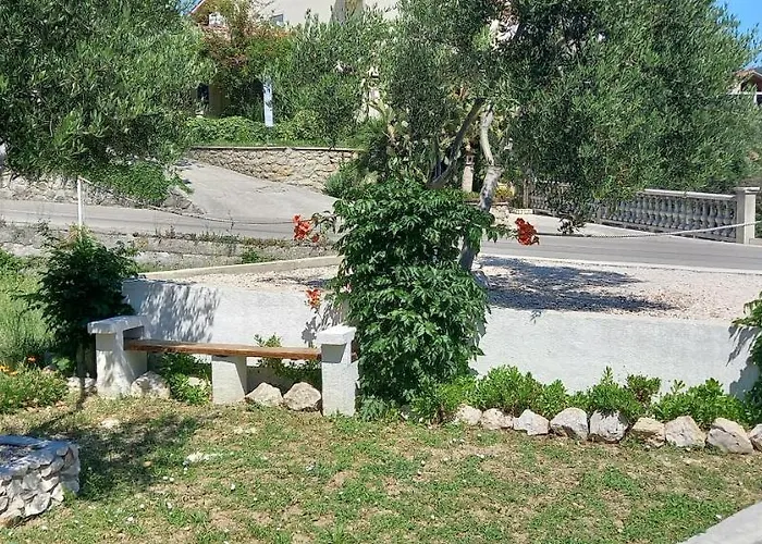 Couette-café Sobe Sotic 3*