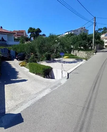 לינה וארוחת בוקר Sobe Sotic 3*