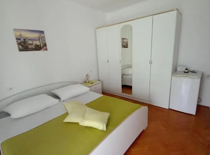 לינה וארוחת בוקר Sobe Sotic