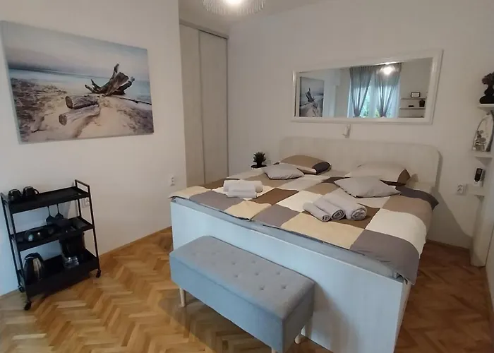 לינה וארוחת בוקר Sobe Sotic