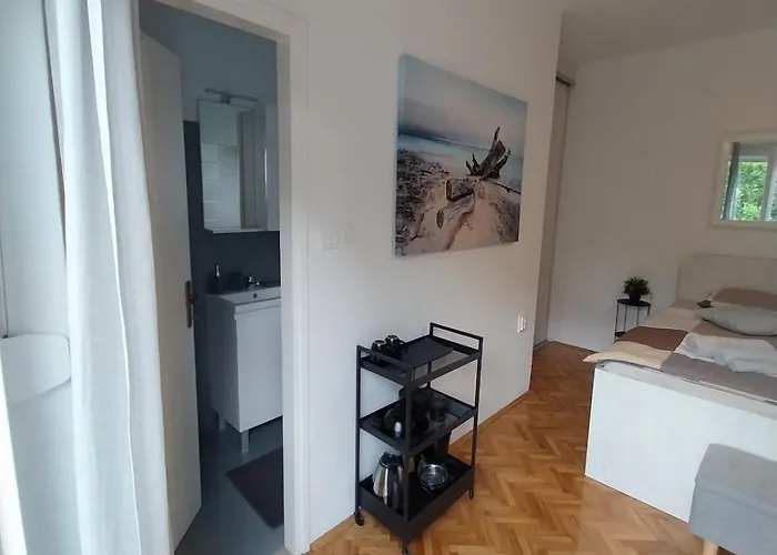 לינה וארוחת בוקר Sobe Sotic ראב